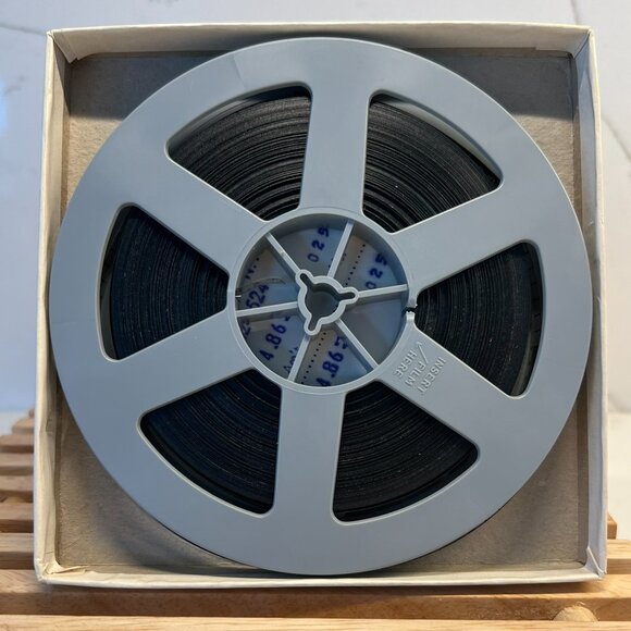 Dumbo Under the Top B & W 8 mm film i orignal box - Picture 3 of 5